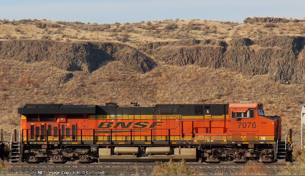 BNSF 7076